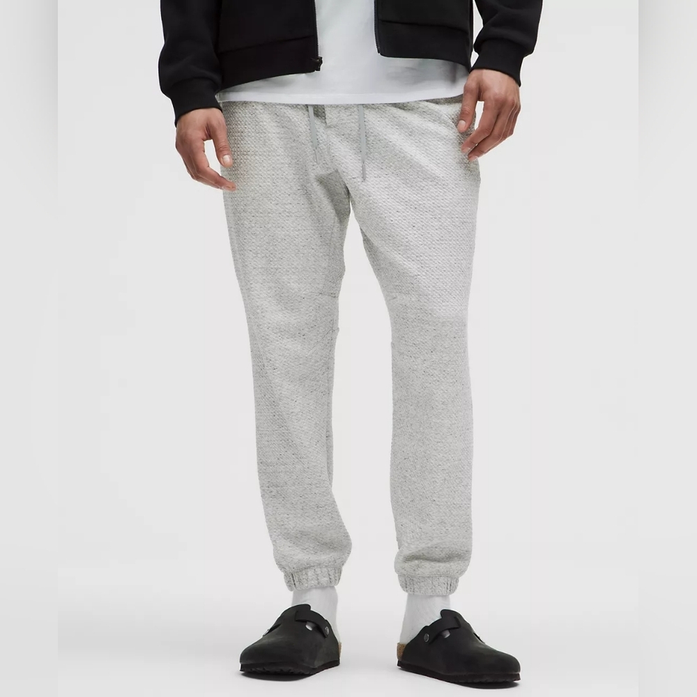 Lululemen Men's Gray Jogger Pants Size M.